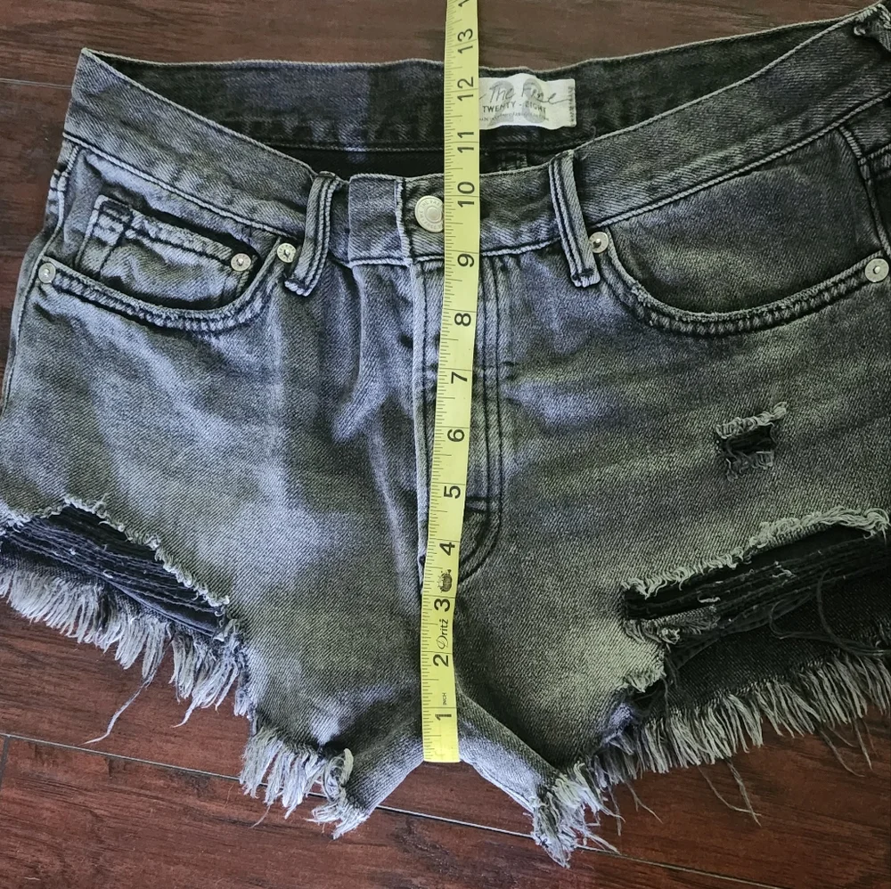 FREE PEOPLE BLACK JEANS SHORTS ✨️⭐️